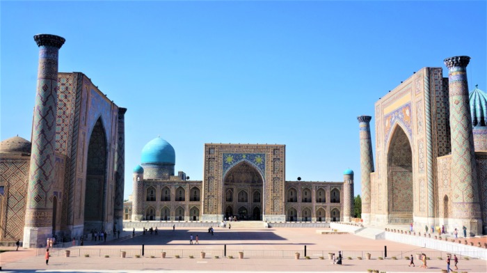 ウズベキスタンサマルカンドのレギスタン広場