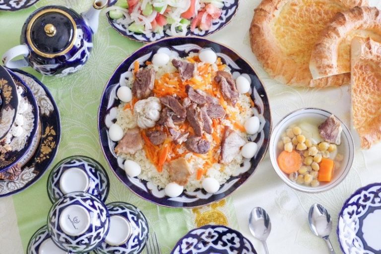 ウズベキスタン料理とのテーブルコーディネート