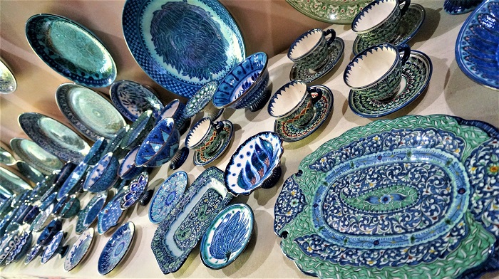 青いウズベキスタンのリシタン陶器